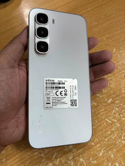 Infinix hot 60 pro (8/128)