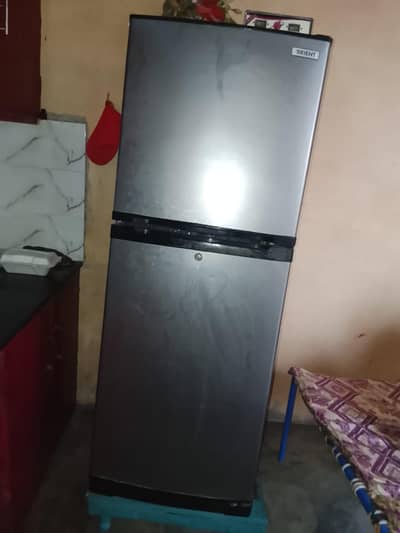 Orient medium size fridge all coper ok 10/10 condition