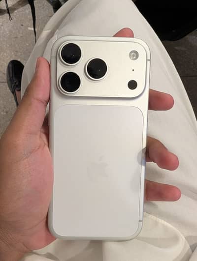 Apple iPhone 17 pro ( physical +Esim) non pta under apple warranty
