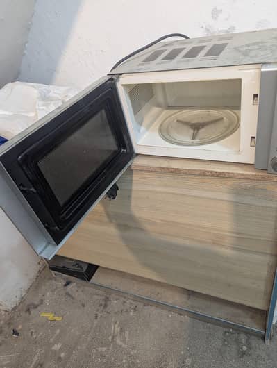 microwave oven