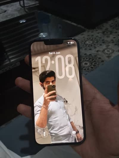 Apple iPhone 13