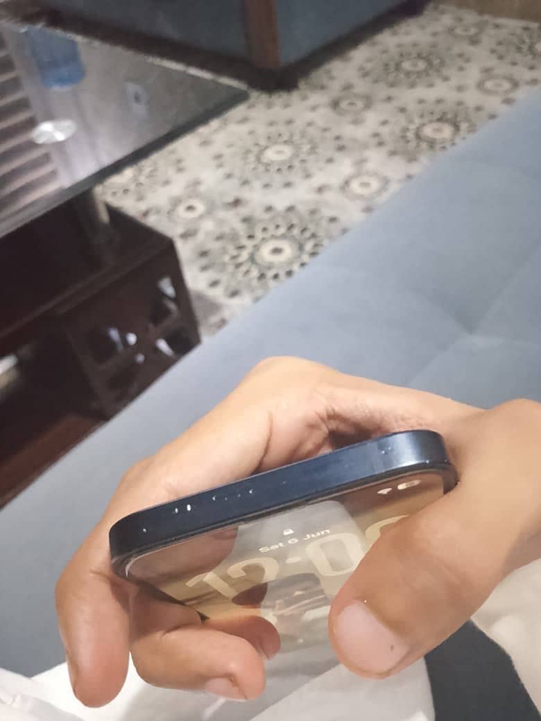 Apple iPhone 13 2
