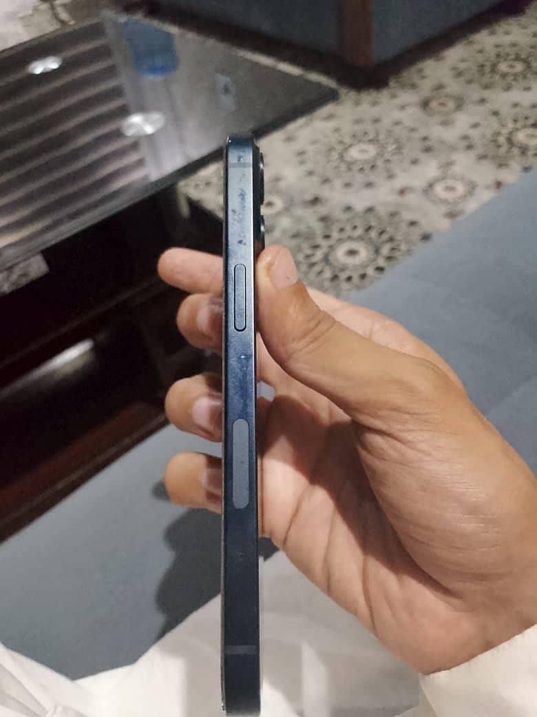Apple iPhone 13 5