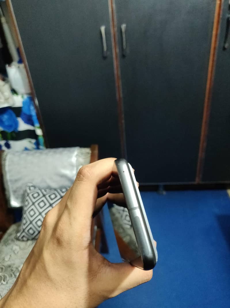 Google Pixel 8 4