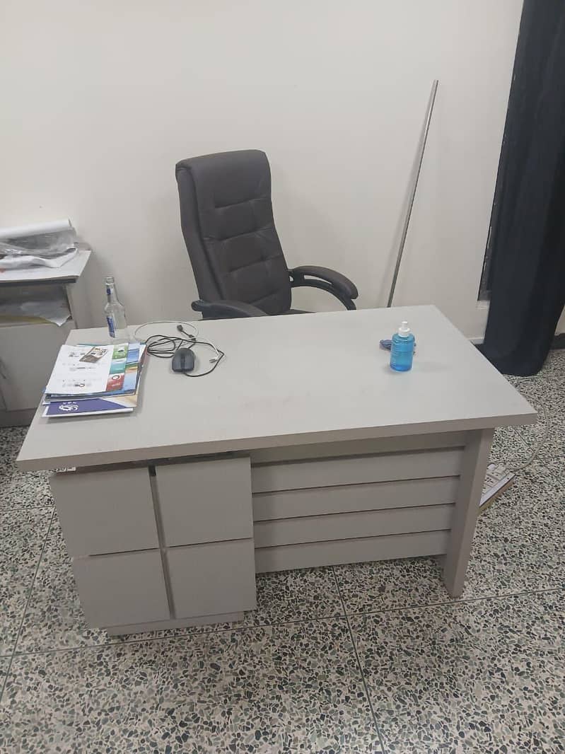 Office Table (Almost New) – Solid & Spacious 0