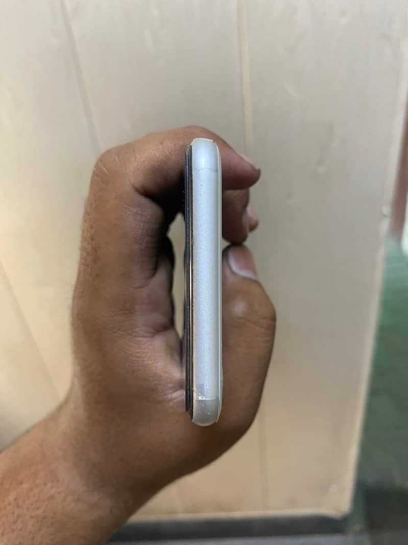 Apple iPhone SE 3