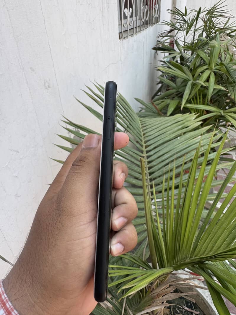 Google Pixel 4 3