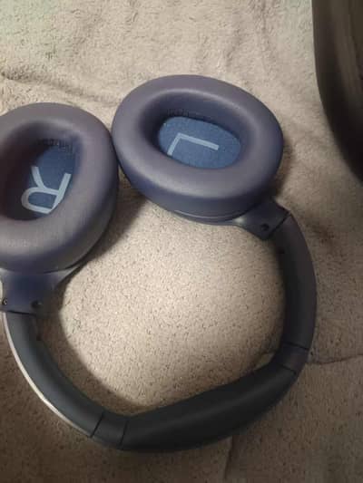 Qcy h3 headphones with full box and hard cover