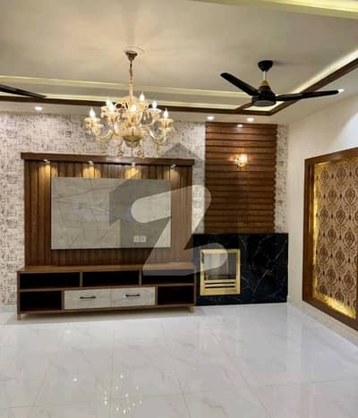 10 Marla Beautiful House Available For Rent In Bahria Town Lahore