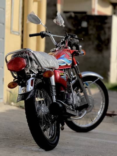 Honda 125…. 2024 model …islamabad number…