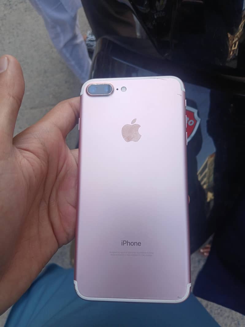 Apple iPhone 7 Plus 3