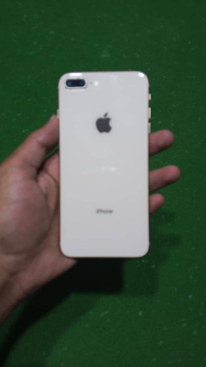 Apple iPhone 8 Plus 1