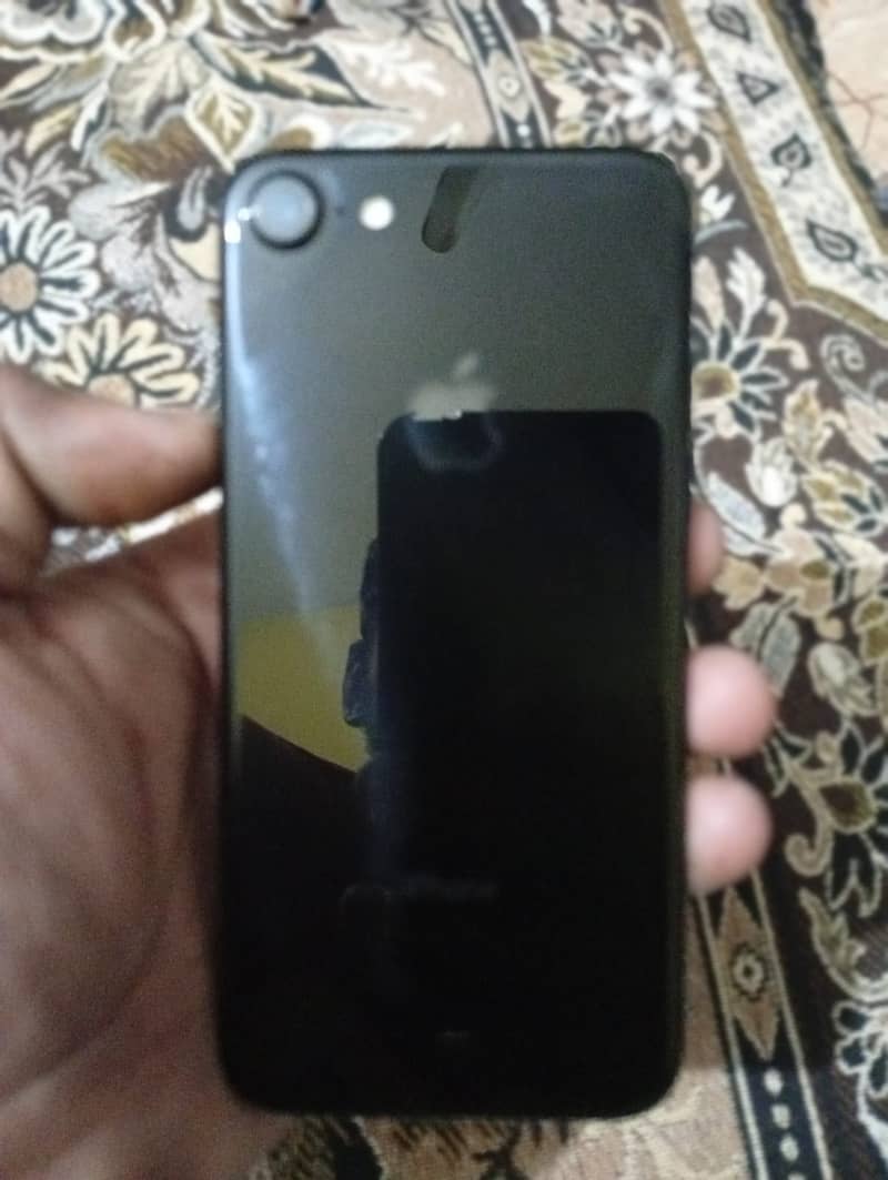 Apple iPhone 7 0