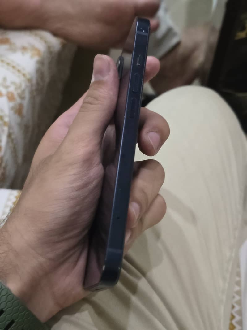 Apple iPhone 13 0