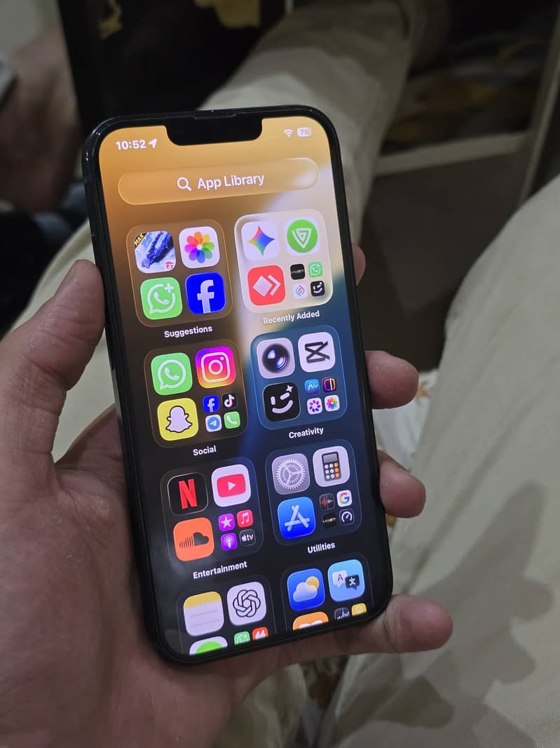 Apple iPhone 13 2