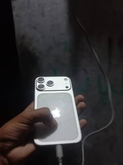 Apple iPhone XR converd 17 pro
