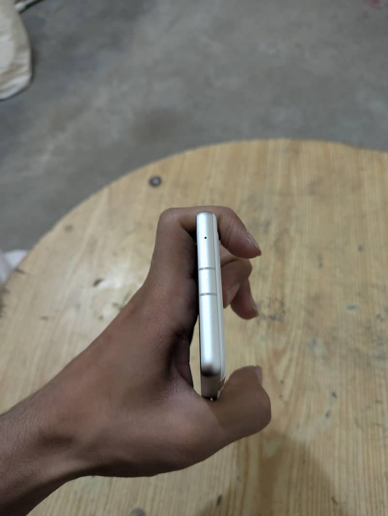 Google Pixel 7a 4
