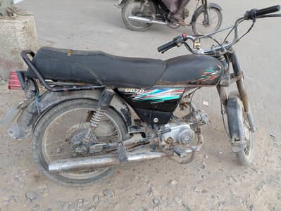 unique 2017 used. . body ma kam hai