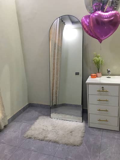 Standing mirror