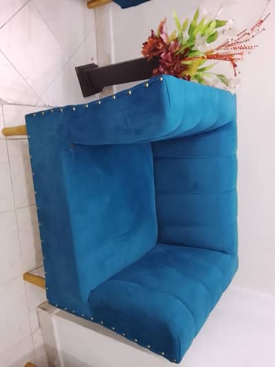 5 seater sofa with puffies and table