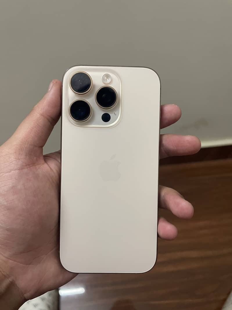 Apple iPhone 16 Pro 3