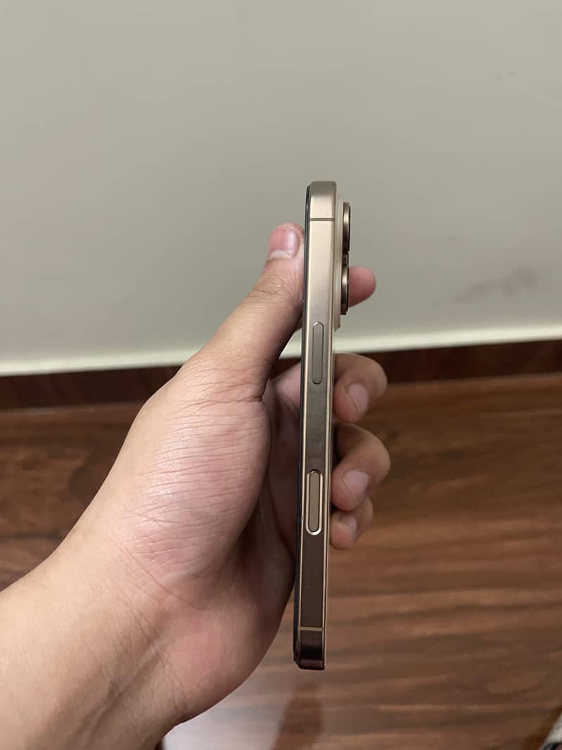 Apple iPhone 16 Pro 5