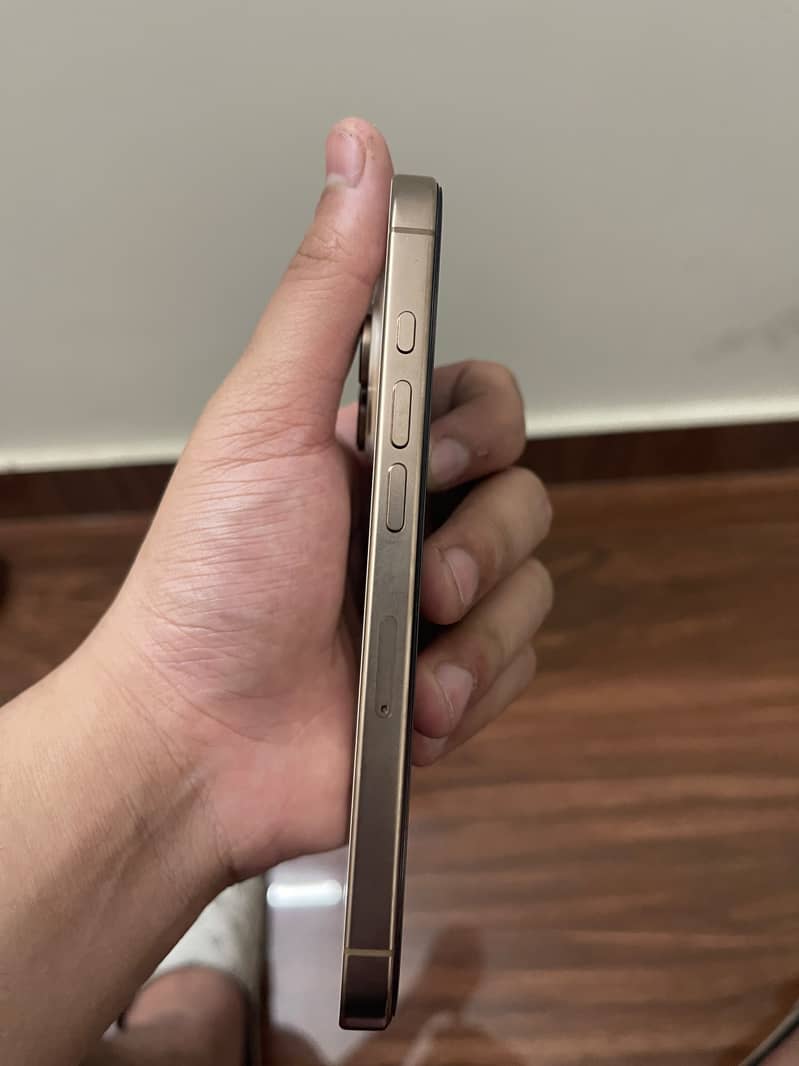 Apple iPhone 16 Pro 6