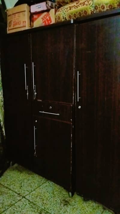 wooden wardrobe/ 4 doors Almari
