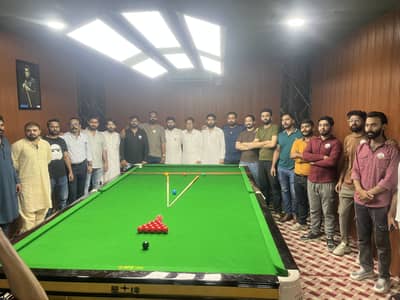 6 larko ki zrort h snooker club me