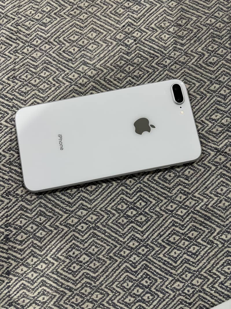 Apple iPhone 8 Plus 1