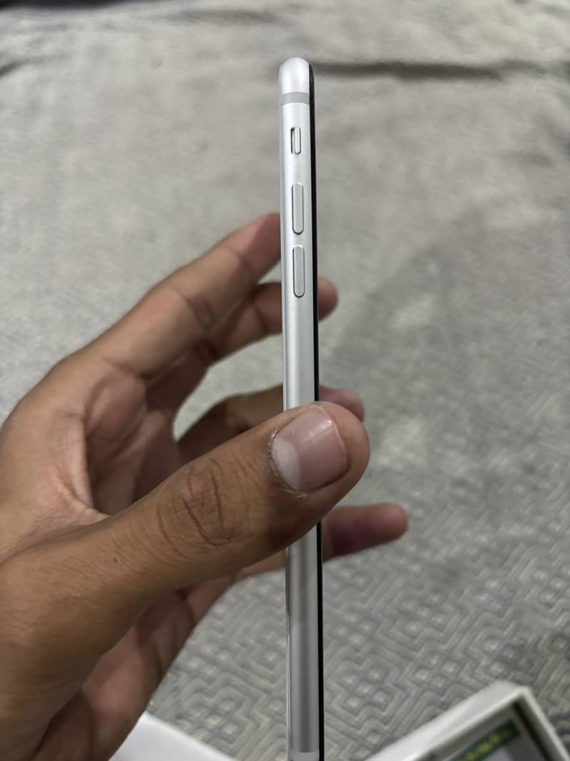 Apple iPhone 8 Plus 5