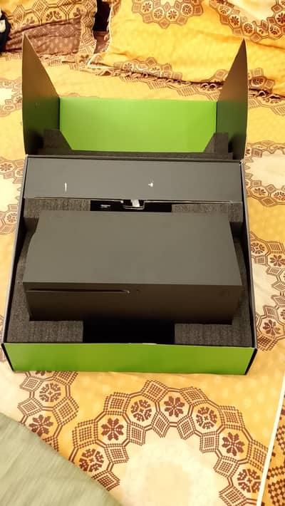 "Xbox Series X 1TB – Like New Condition – Complete Box & Accessories"