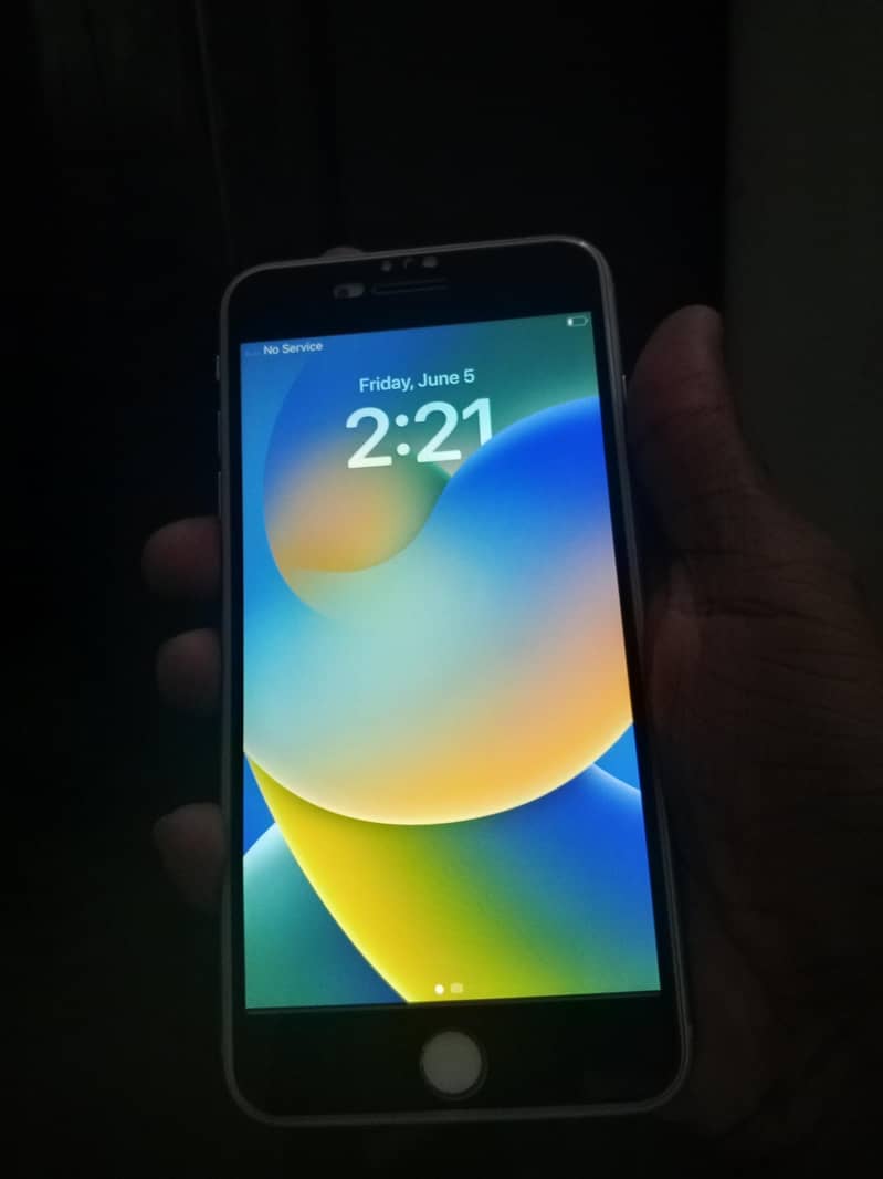 Apple iPhone 8 Plus 1