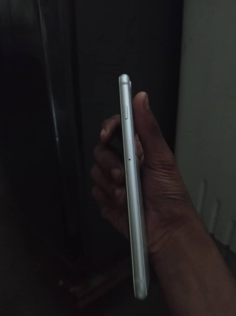 Apple iPhone 8 Plus 3
