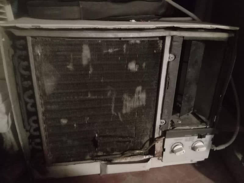 window AC 2