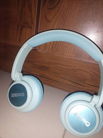 Strom headphones by zero life style with mint 10/10 condition