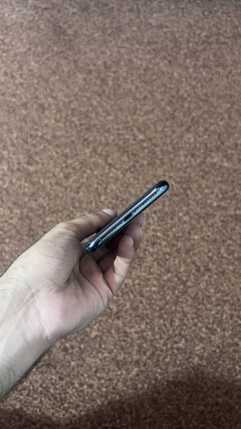 Apple iPhone 11 Pro Max 2