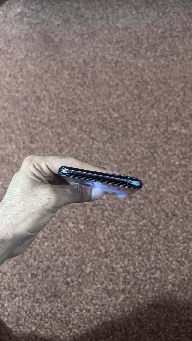 Apple iPhone 11 Pro Max 4