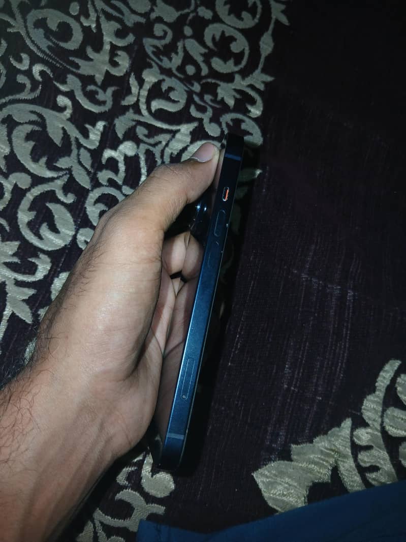 Apple iPhone 13 2