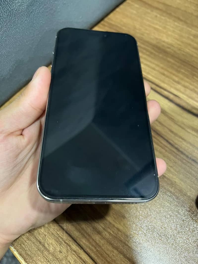 Apple iPhone 15 Pro Max 0