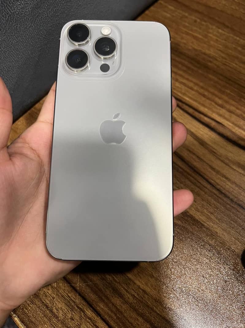 Apple iPhone 15 Pro Max 2