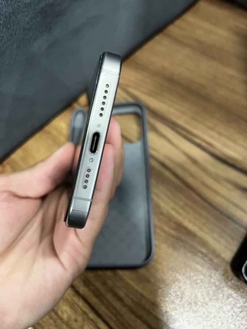 Apple iPhone 15 Pro Max 3