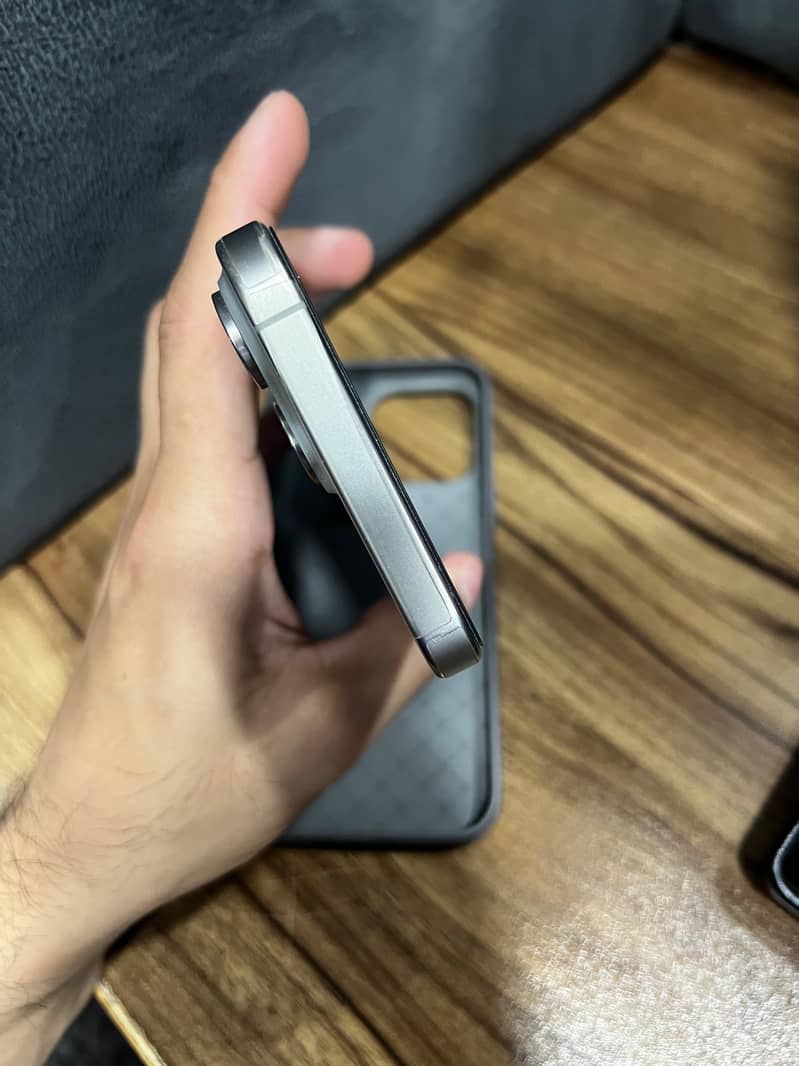 Apple iPhone 15 Pro Max 4