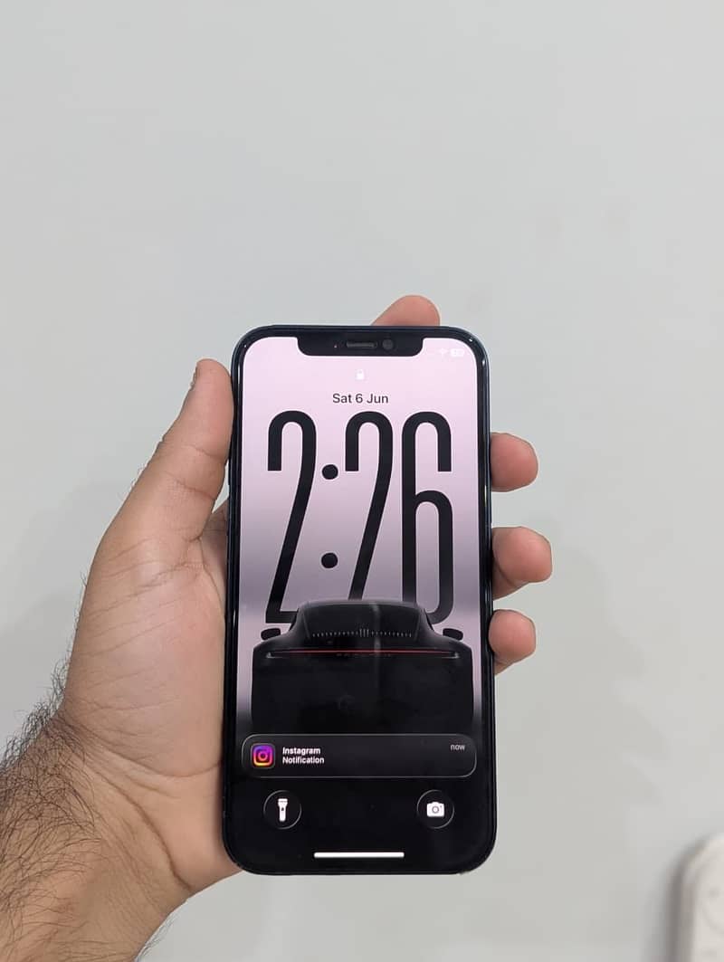 Apple iPhone 12 4