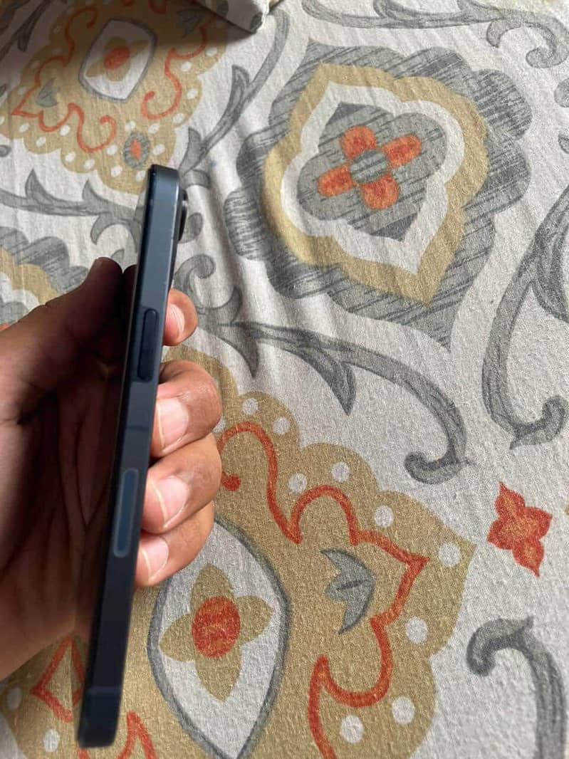 Apple iPhone 13 1