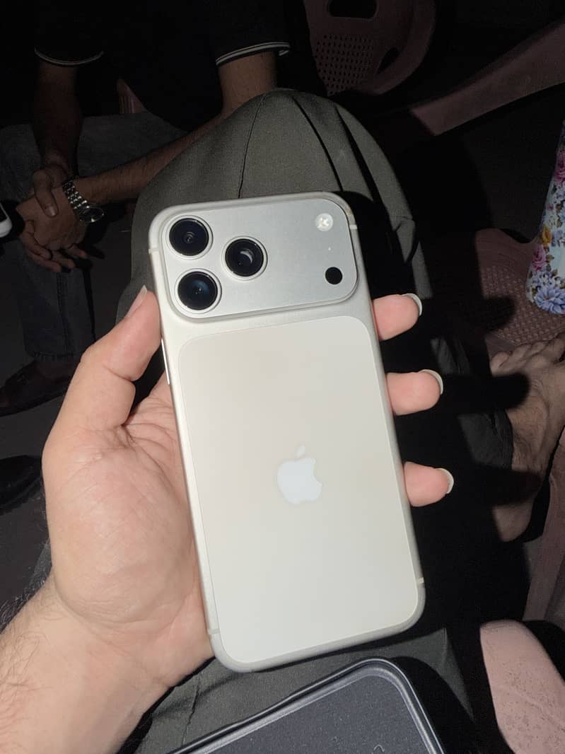 Apple iPhone 17 Pro Max 2