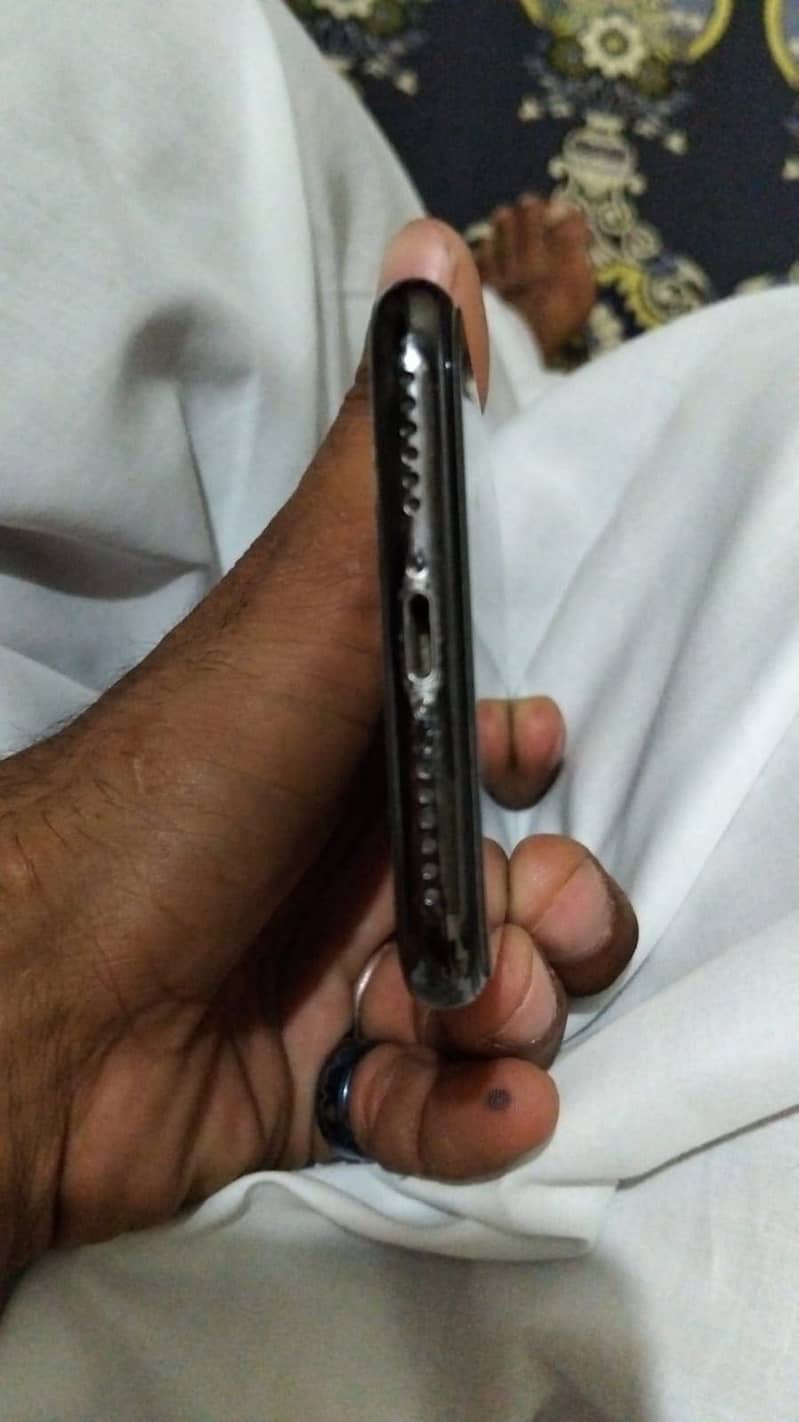 Apple iPhone X 5