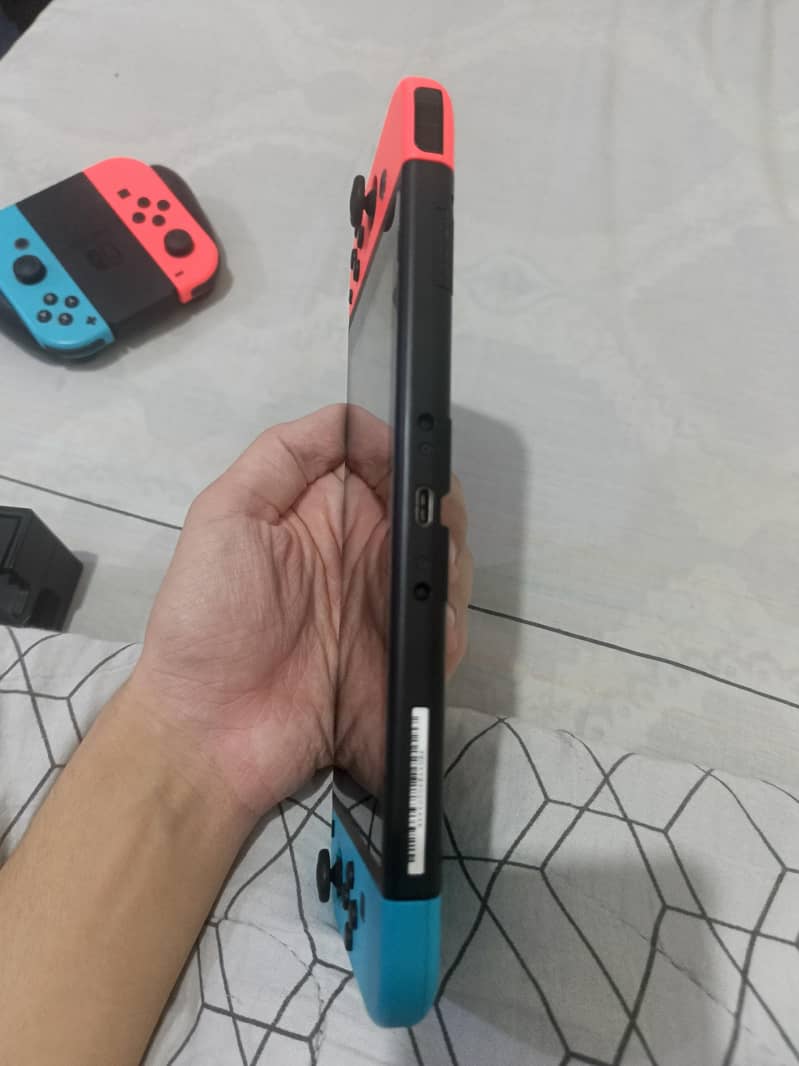 Nintendo Switch v2 + accessories 4