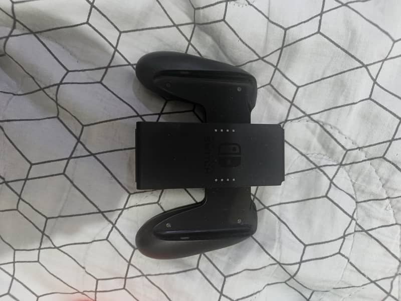 Nintendo Switch v2 + accessories 5
