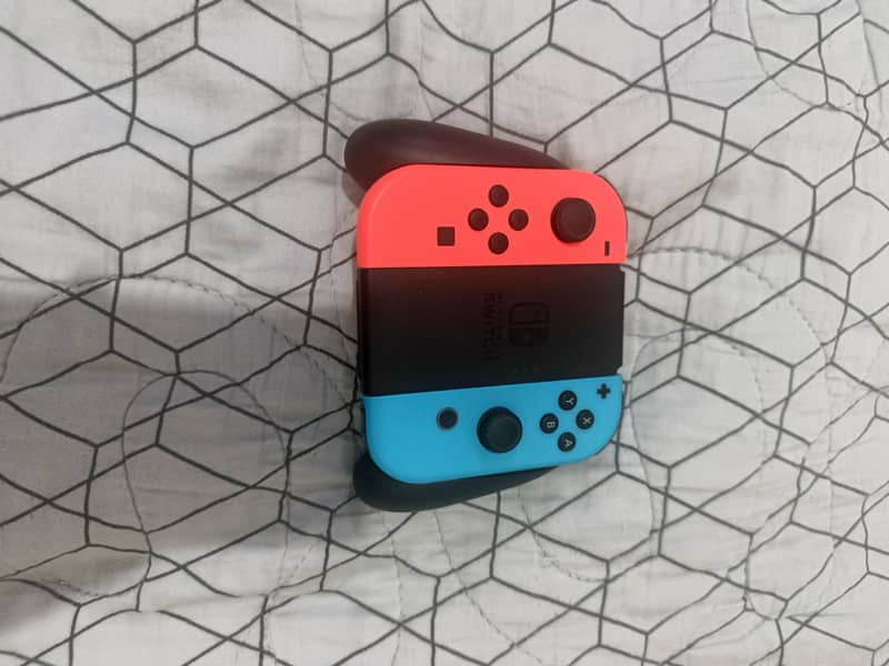 Nintendo Switch v2 + accessories 6